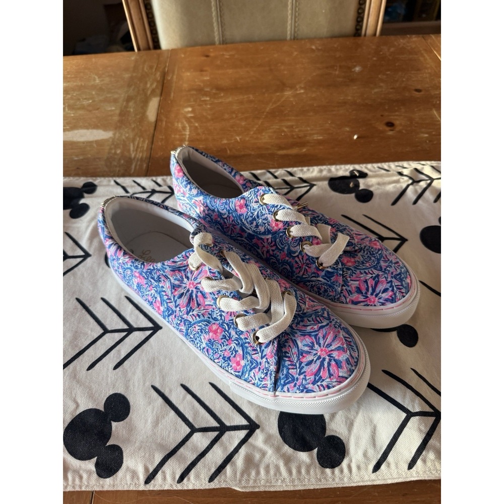 Brand-new never worn Lily Pulitzer sneakers Abigail size 7M women's blue peri